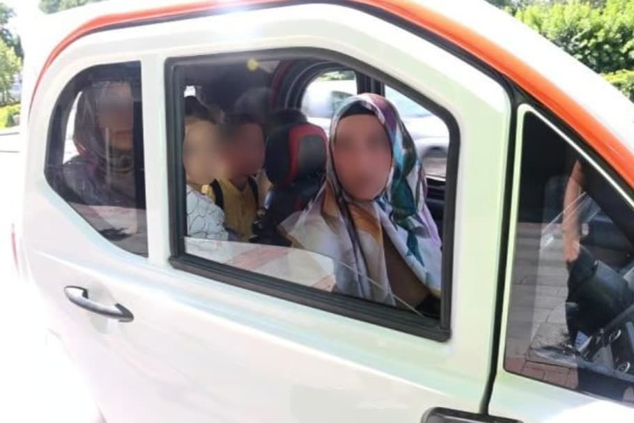 Fazla yolcu taşıyan sürücüden polise ‘3 çocuk 1 kişi yapar' savunması