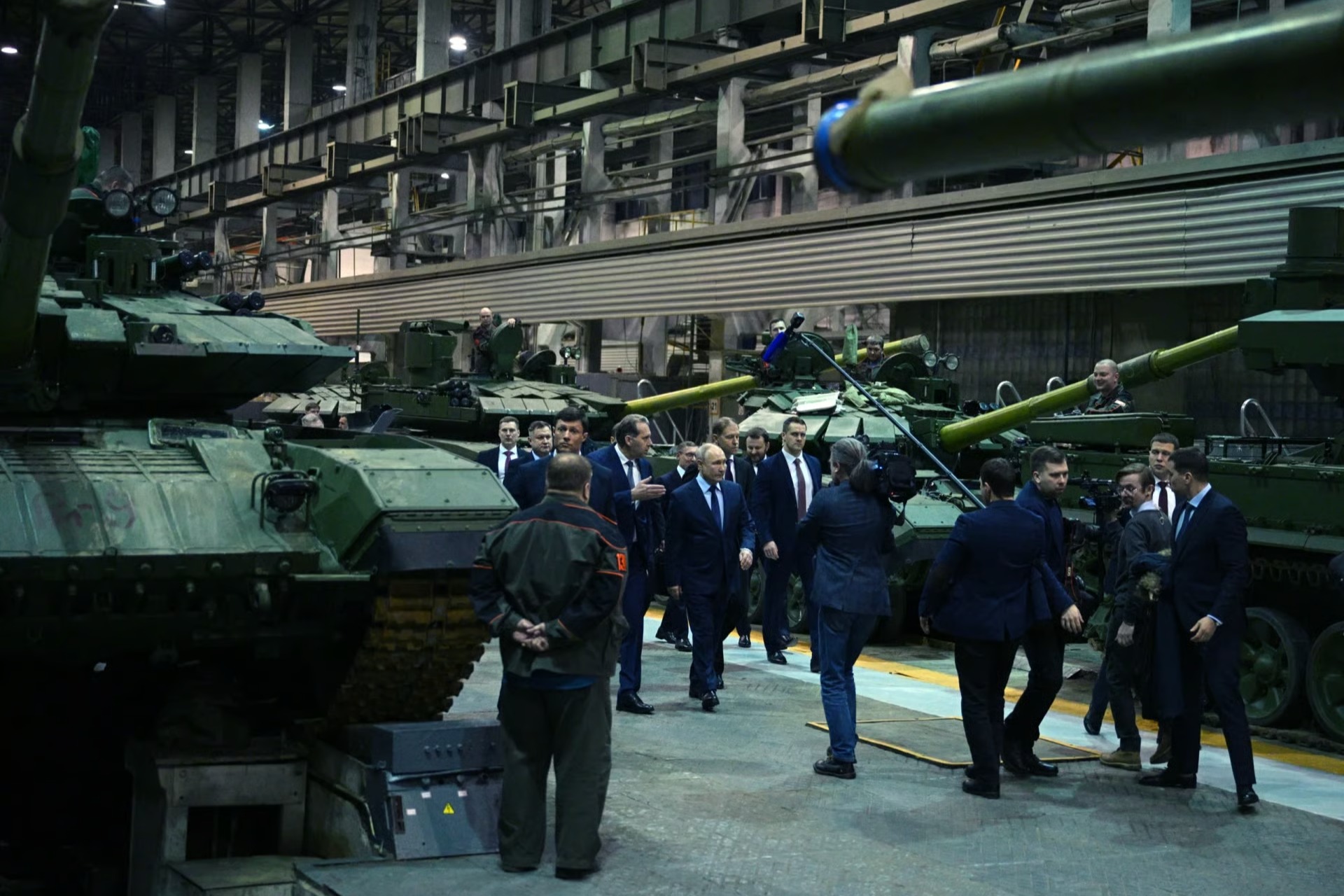 Russia’s War Economy Slows, But Public Mood Remains Upbeat