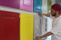 Ahşap boyama hobisini 500 metrekarelik atölyeye taşıdı