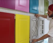 Ahşap boyama hobisini 500 metrekarelik atölyeye taşıdı