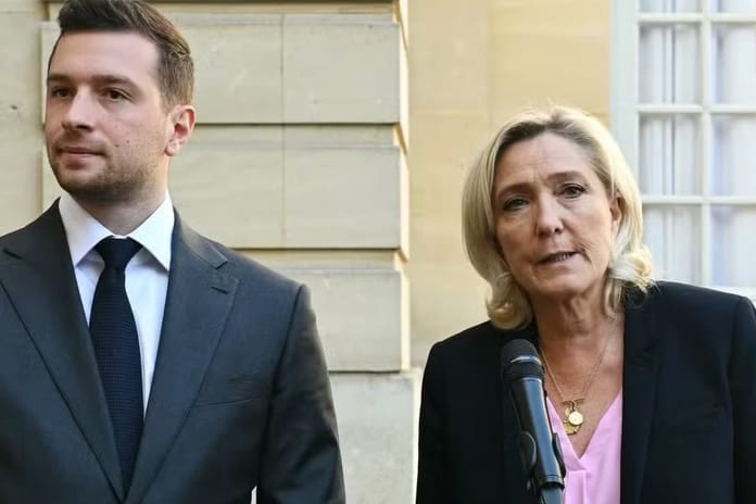 Yolsuzluktan hüküm giyen Le Pen'in partisine polis baskını