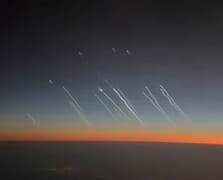 İran'dan İsrail'e misilleme: Füzeler yolcu uçağından görüntülendi