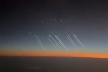 İran'dan İsrail'e misilleme: Füzeler yolcu uçağından görüntülendi