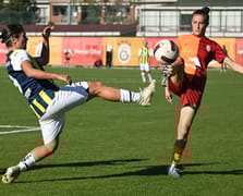 Kadınlar Süper Ligi'nde dev derbi: Fenerbahçe, lider Galatasaray'ı ağırlıyor