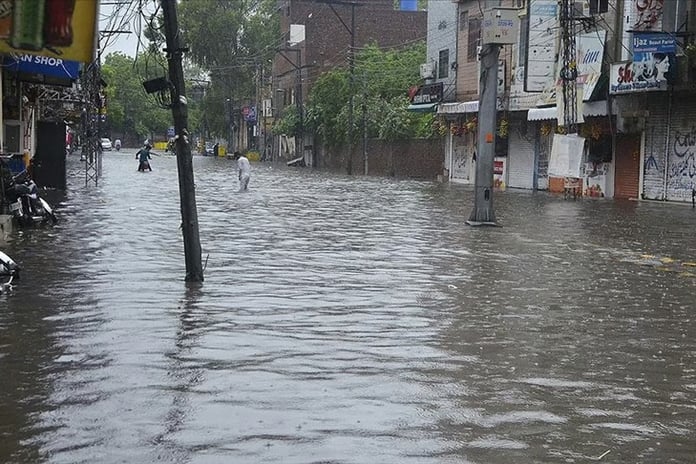 Pakistan'da sel felaketi: En az 351 ölü