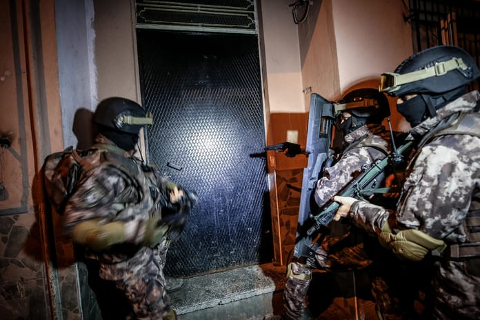 Siber suç operasyonunda 55 şüpheli yakalandı 23'ü tutuklandı