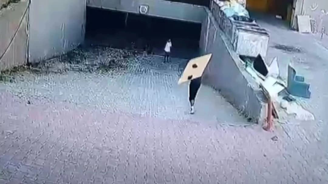 Esenyurt’ta yangın öncesi iki çocuğun görüntüsü ortaya çıktı