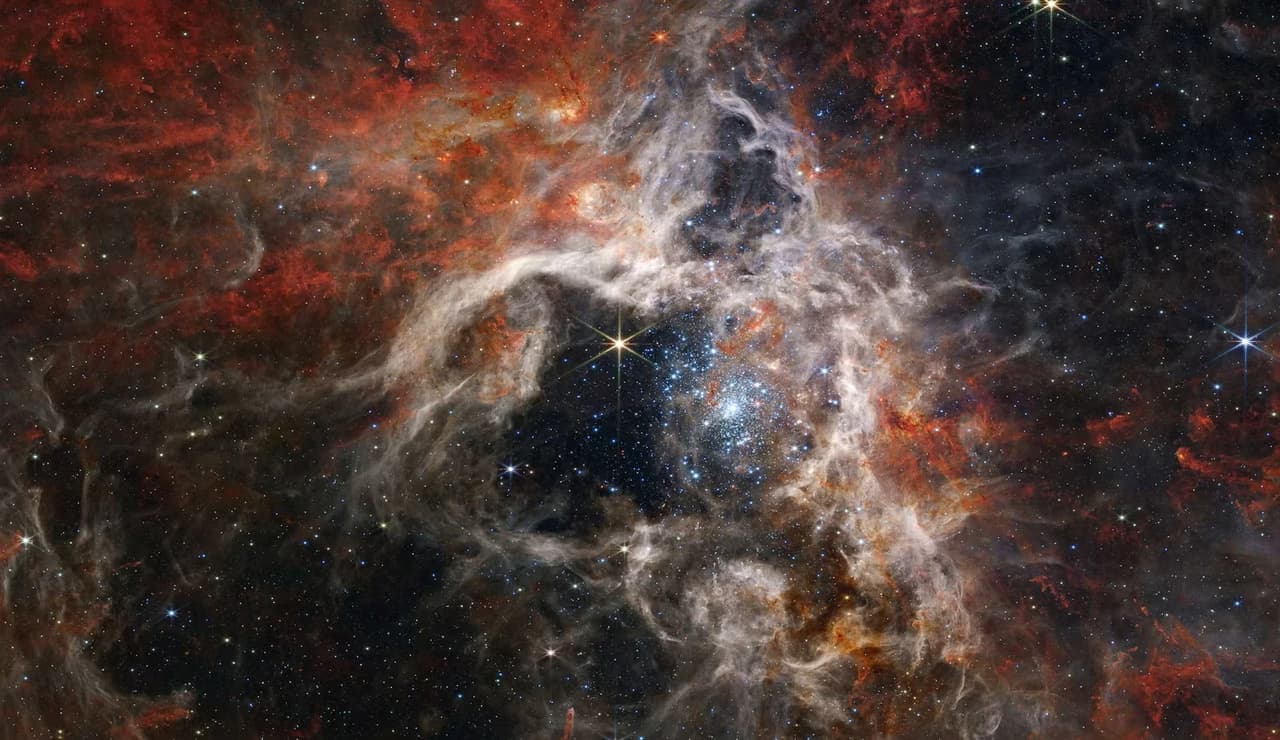 NASA evrenin sırlarını paylaştı: James Webb'den nefes kesen yeni görüntüler