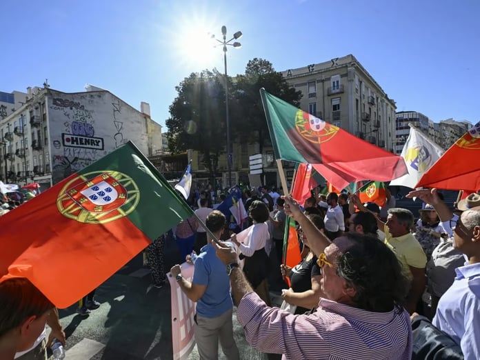 Portekiz'den 18 bin göçmene sınır dışı kararı