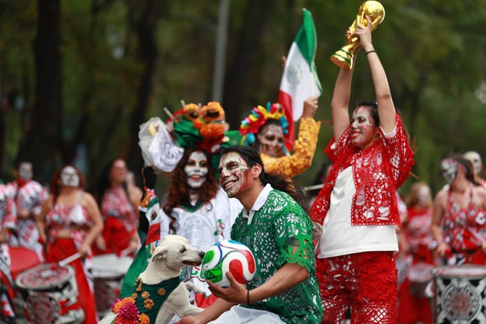 Kadife çiçekleri ve futbol formalarının sentezi