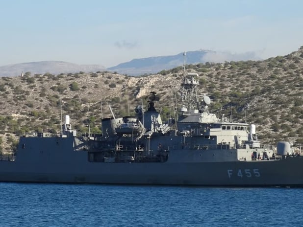 Yunan Donanması çalkalanıyor