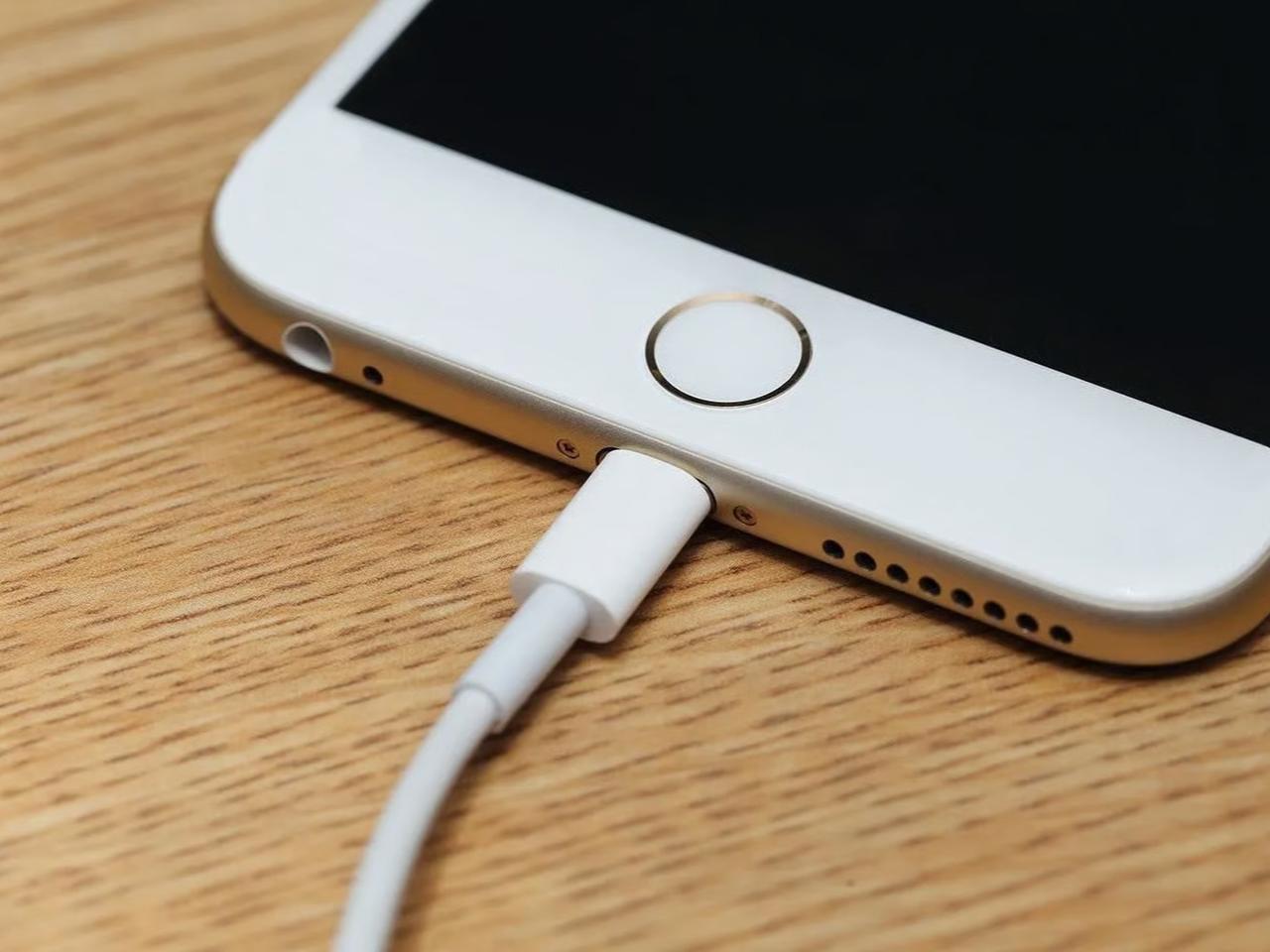 Telefonu sürekli şarjda tutanlar dikkat! Kritik yaz uyarısı 