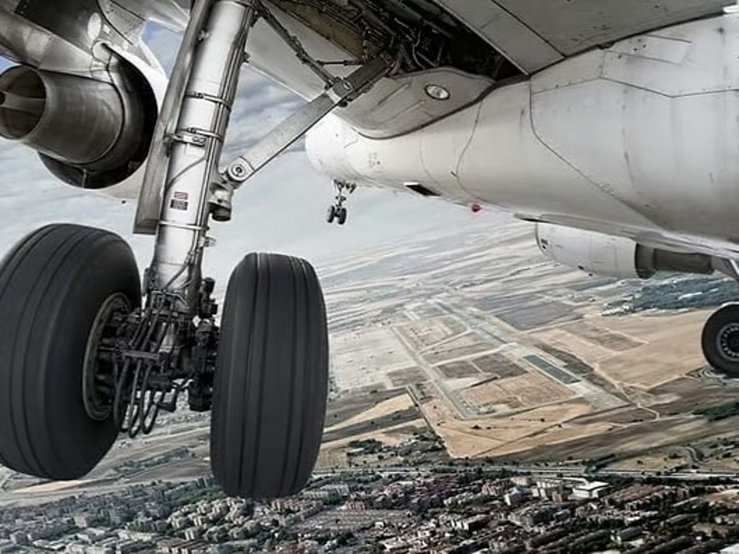 Kabil’den Delhi’ye iniş takımlarında yolculuk