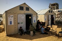 
Gazze’nin Selahaddin bölgesinde Filistinliler yıkımın ortasında yaşam kurmaya çalışıyor