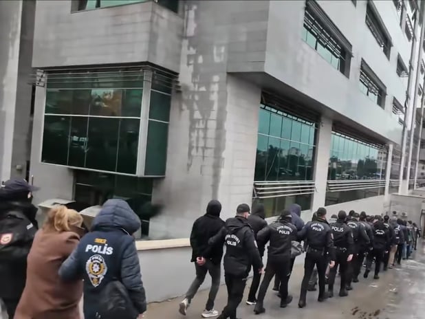 Mersin’de yasa dışı bahis operasyonu! 47 kişi yakalandı 