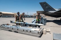 Avustralya, İran’ın drone saldırılarına karşı BAE’ye AIM-120 AMRAAM füzeleri gönderiyor