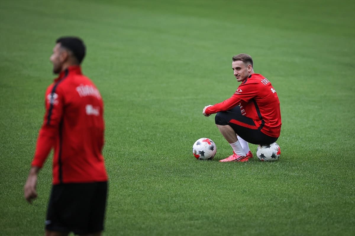 "Futbolcularımıza sahip çıkmamız gerekiyor"