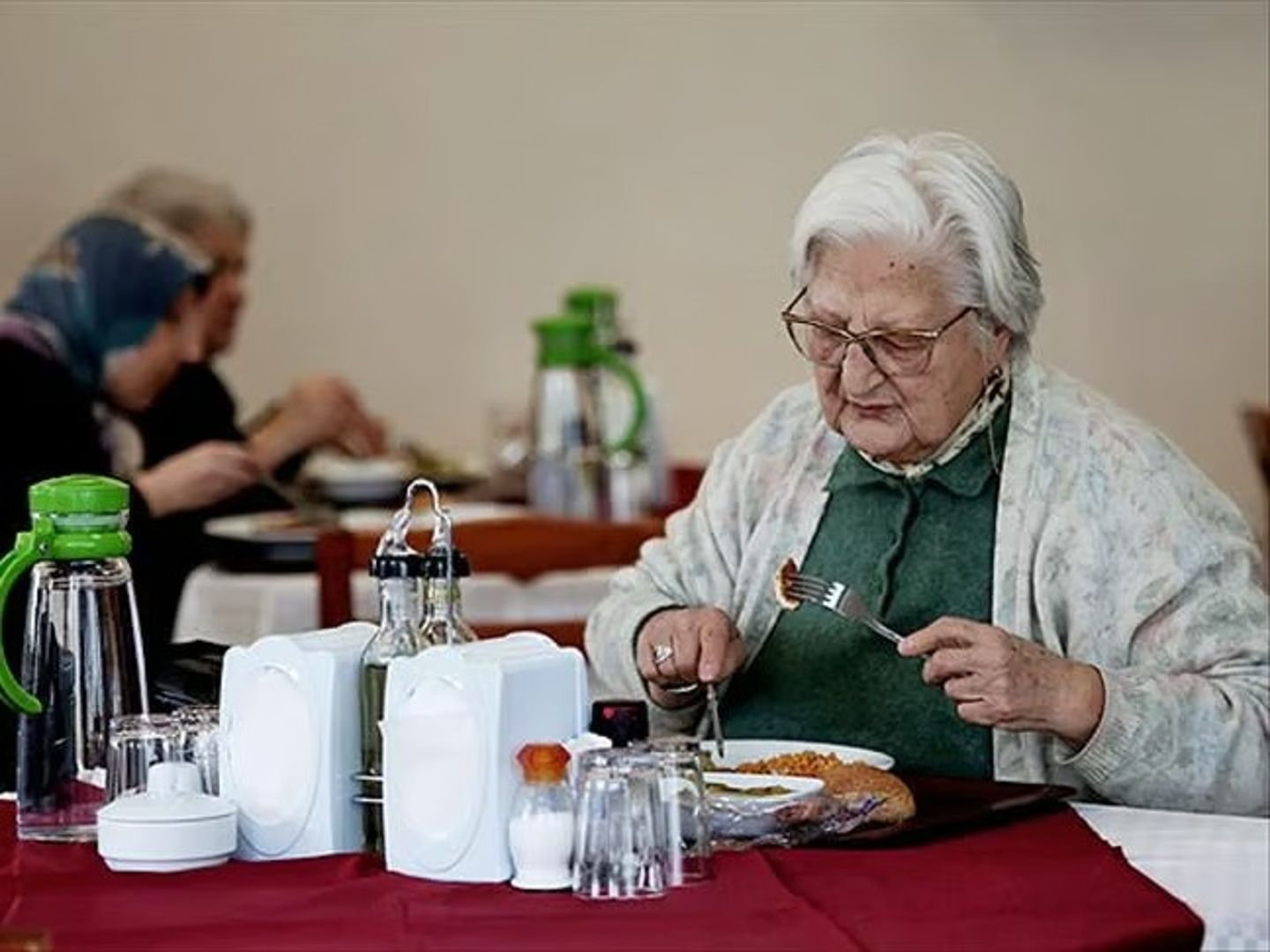 Huzurevlerinde hizmet kalitesi artıyor! 81 ilde geçerli oldu
