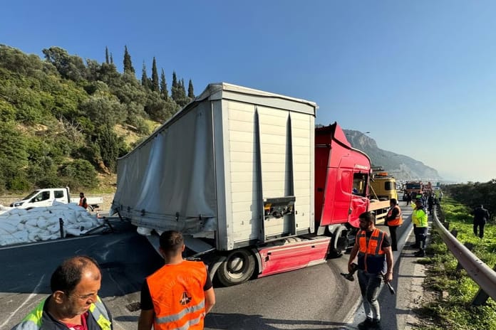 Kocaeli Otoyolu'nda zincirleme kaza: Ankara yönü trafiğe kapandı