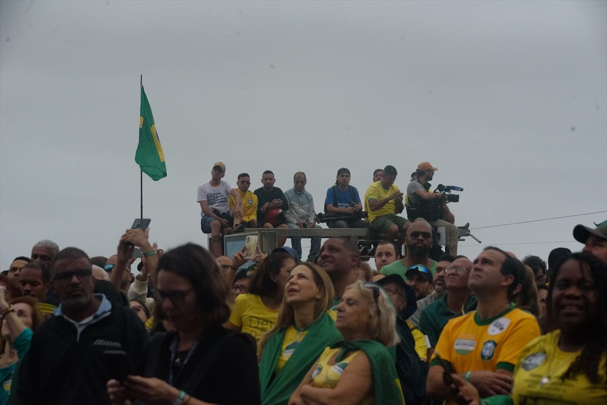 Brezilya’da Bolsonaro yanlıları af talebiyle toplandı