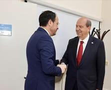 KKTC Cumhurbaşkanı GKRY lideri ile ara bölgede görüştü