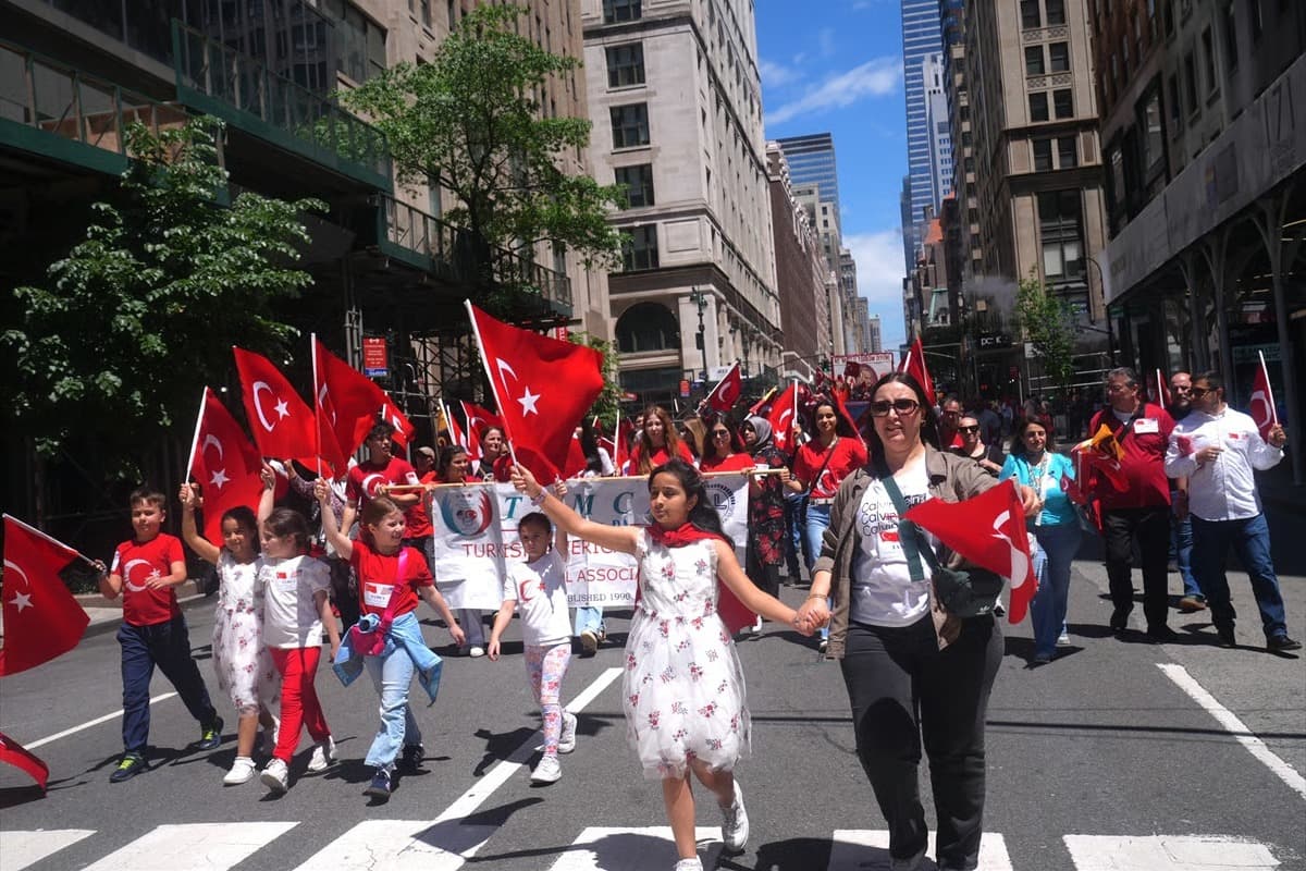 New York'ta 42. Geleneksel Türk Günü Yürüyüşü düzenlendi
