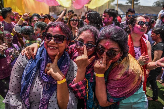 Nairobi sokakları gökkuşağına boyandı