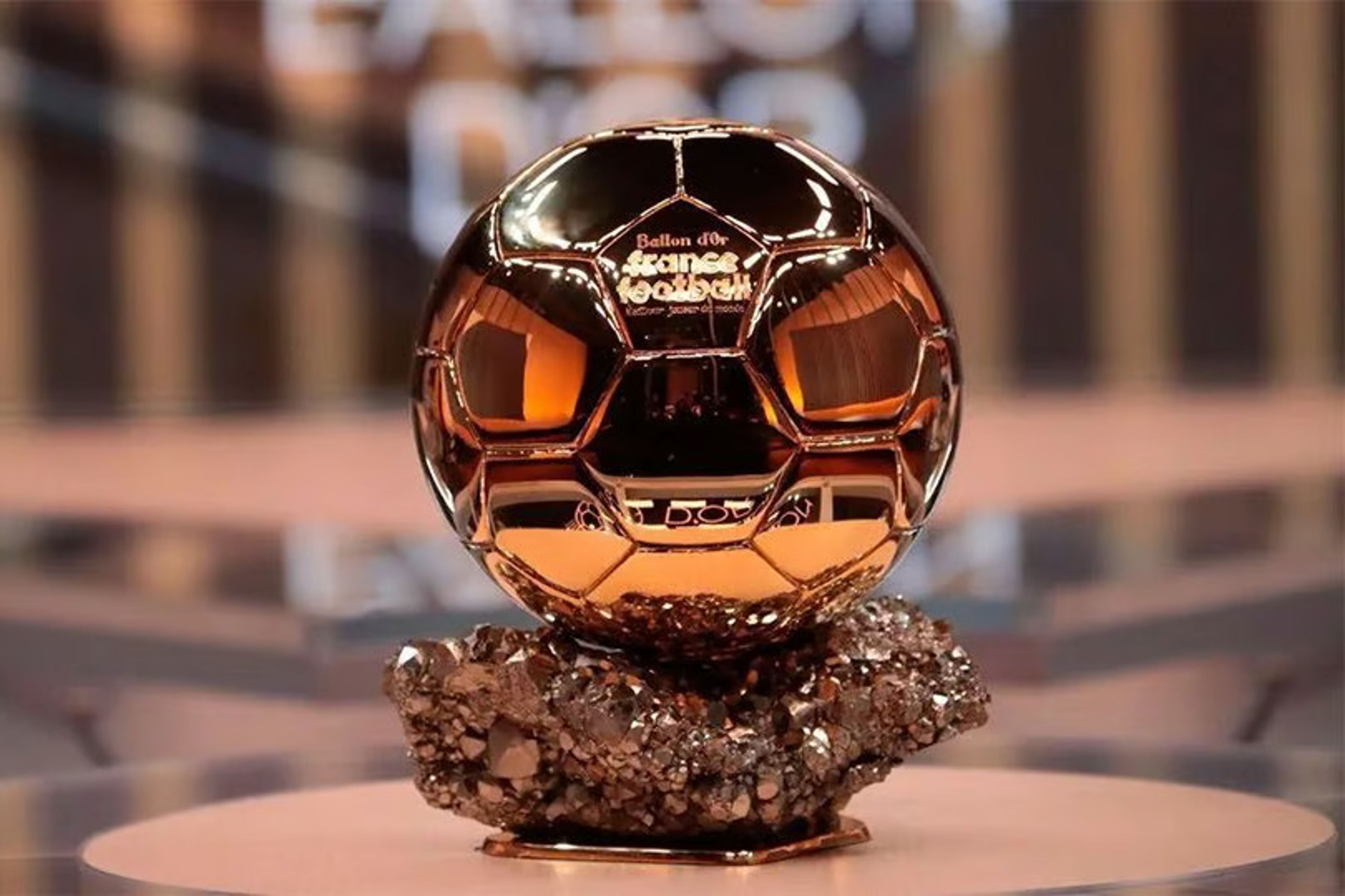 Futbolun en iyileri seçiliyor: Paris'te Ballon d'Or gecesi