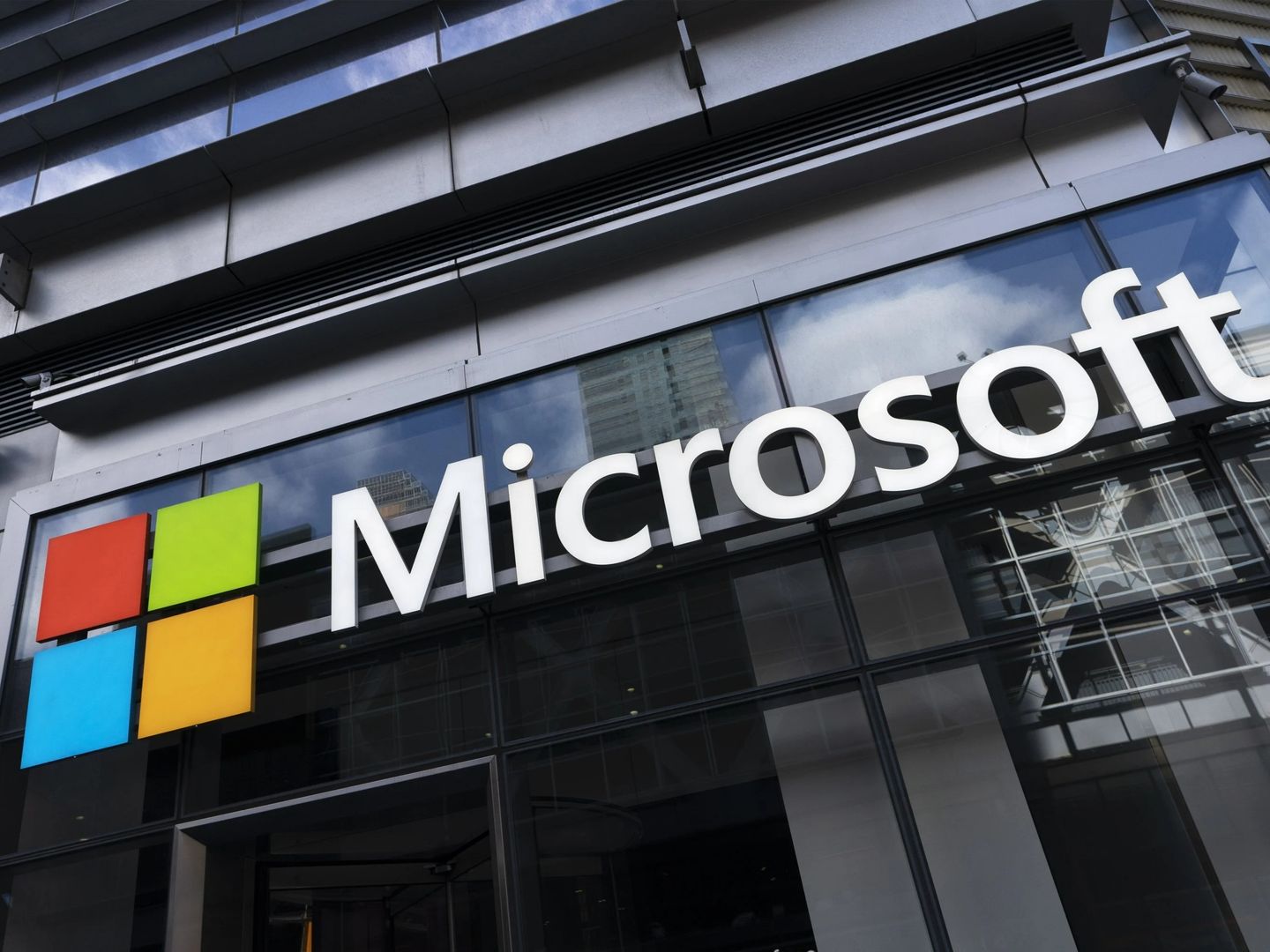 Microsoft Nvidia'dan sonra 4 trilyon dolar piyasa değerine ulaşan ikinci şirket oldu