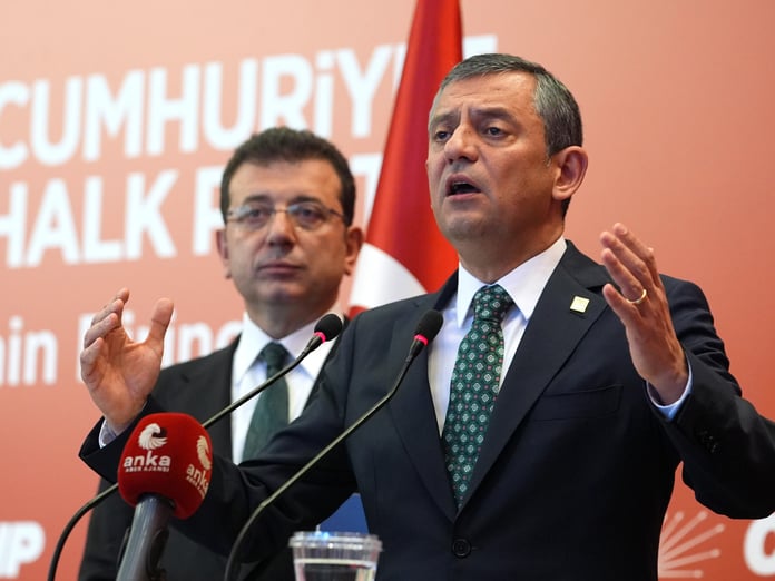 Özgür Özel'den gündem olan dil sürçmesi: 'Ekrem Erdoğan'