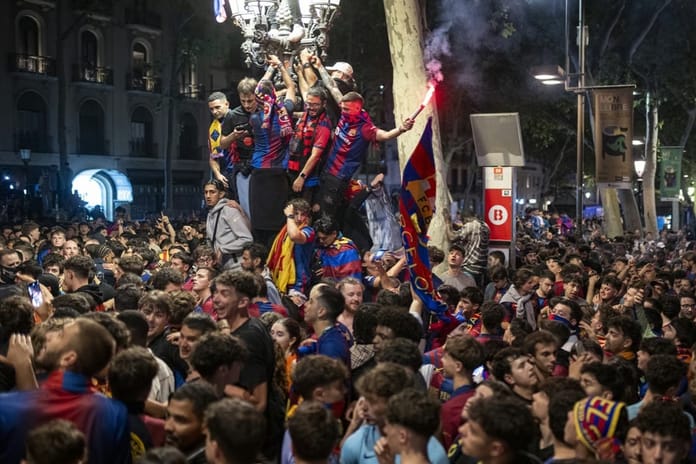 Barcelona'nın şampiyonluk sevinci: Espanyol karşısında 2-0'lık galibiyet, sezonun üçüncü kupası geldi