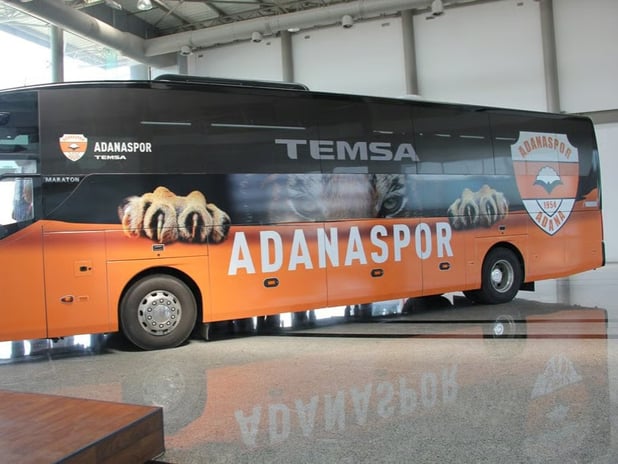 1. Lig'den düşen Adanaspor'da mali kriz büyüyor: Kulübün takım otobüsü borçlar nedeniyle haczedildi