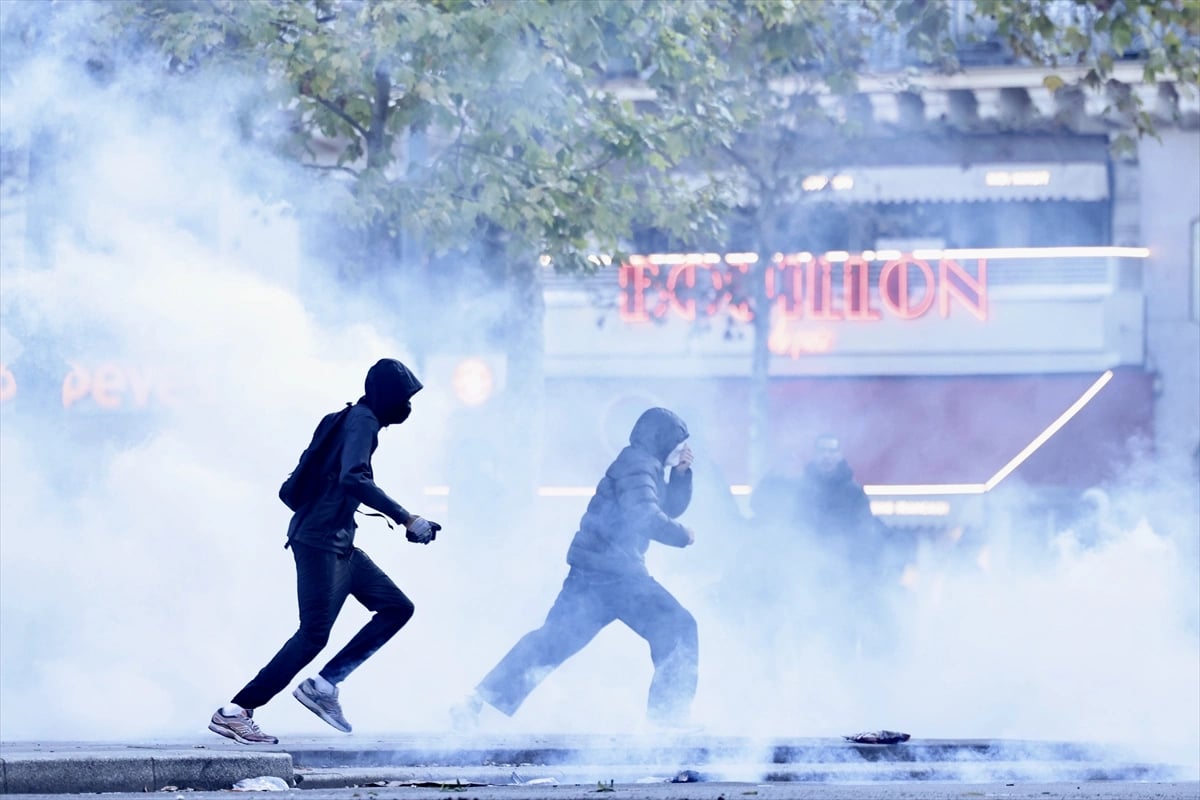 Fransa'da yeni protestolar öncesi geniş çaplı güvenlik önlemi: Askerler de görevlendirilecek