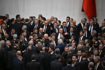 Meclis'te 'en düşük emekli aylığı' gerginliği! Vekiller birbirine girdi 