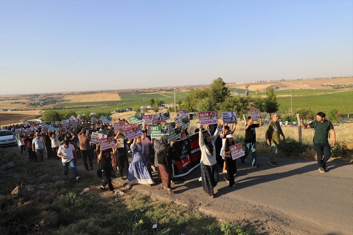 Diyarbakır'da 8 yaşındaki Narin Güran katledilişinin 2. yılında mezarı başında anıldı