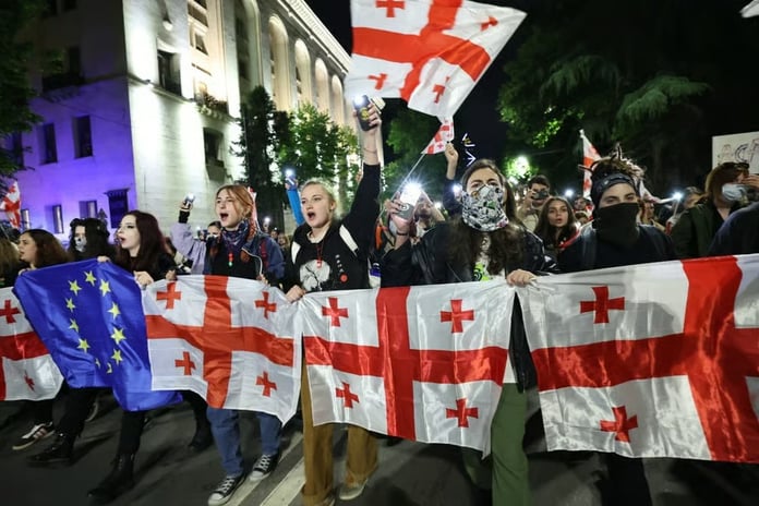 Gürcistan'da hükümet protestoculara nasıl yanıt verecek?