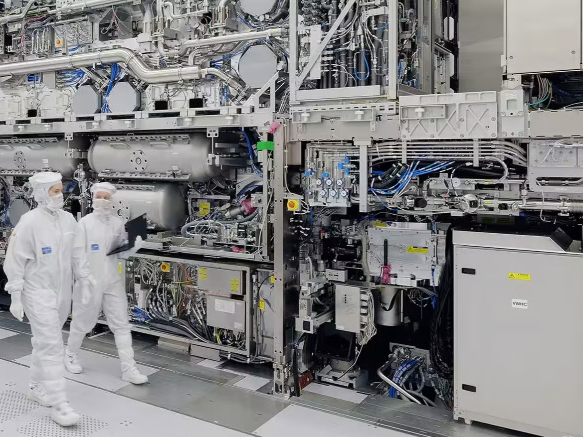 China Aims to Build Domestic Rival to ASML