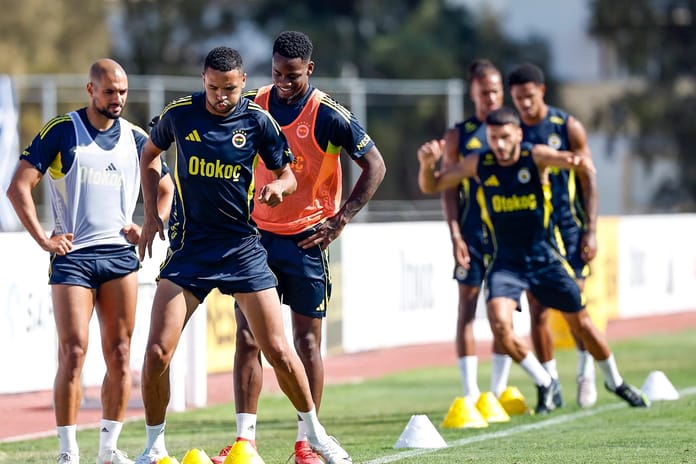 Fenerbahçe'nin Portekiz kampında üçüncü testi: Al-Ittihad karşısında Jhon Duran'ın ilk maç heyecanı