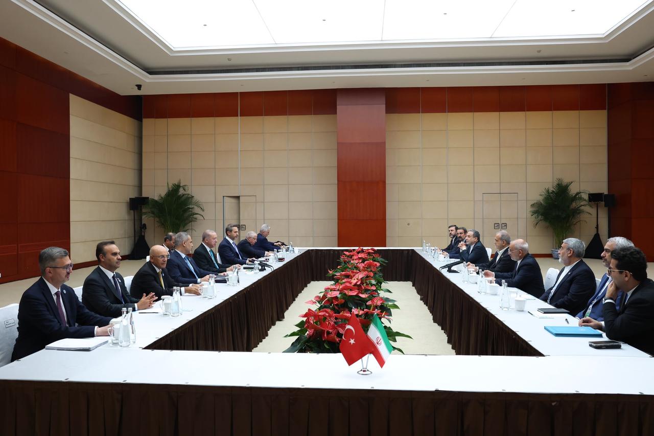 Cumhurbaşkanı Erdoğan ŞİÖ Zirvesi'nde liderlerle görüştü