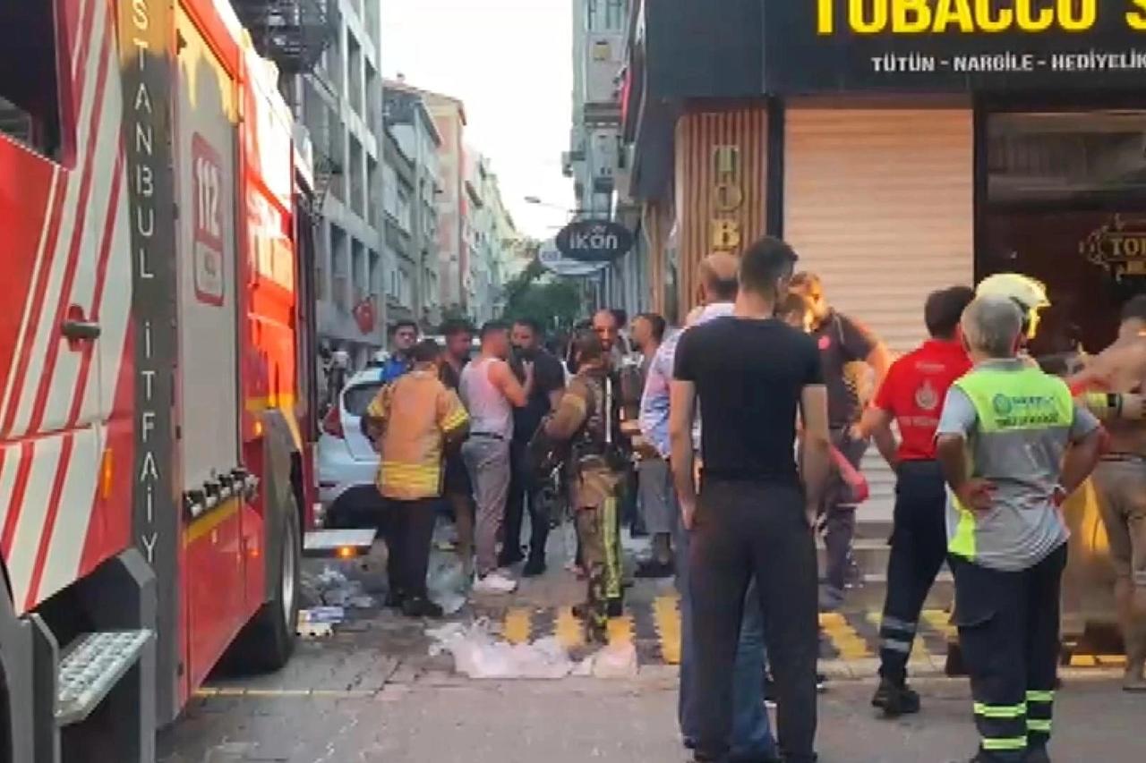 Bakırköy'de otelde çıkan yangında 12 kişi yaralandı