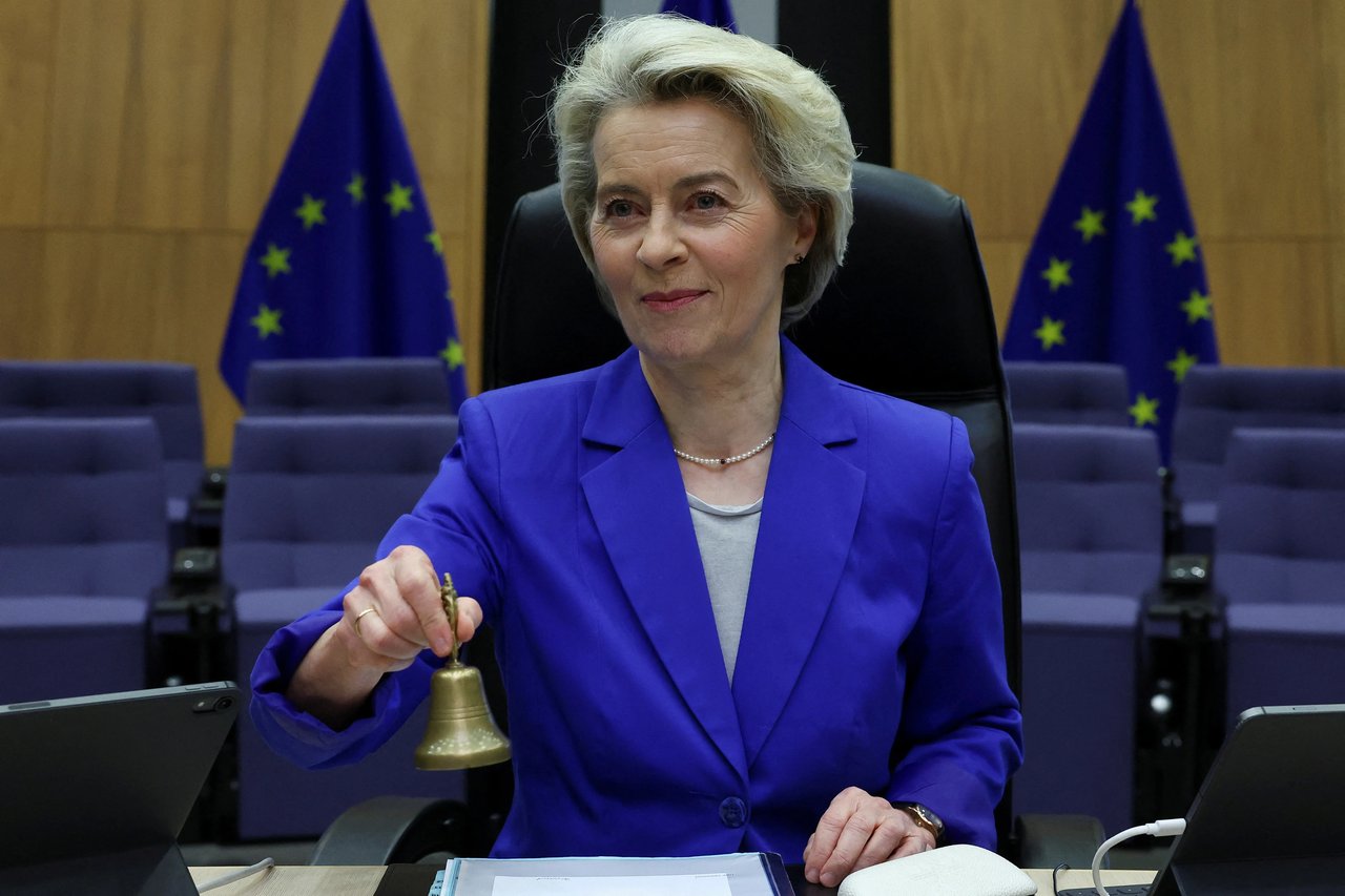 Ursula von der Leyen güven tazeledi