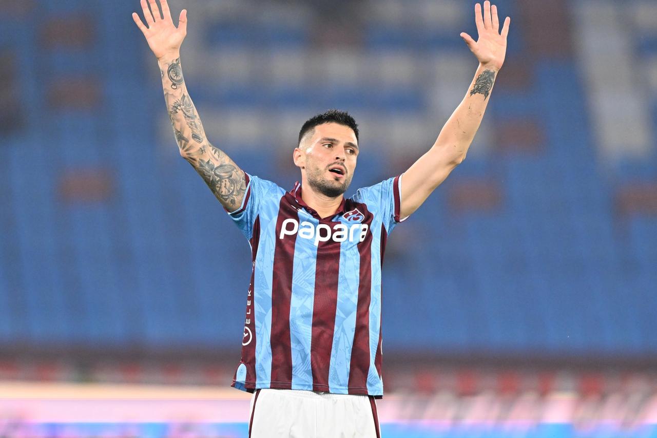 Trabzonsporlu futbolcu Okay Yokuşlu'nun ameliyat açıklaması