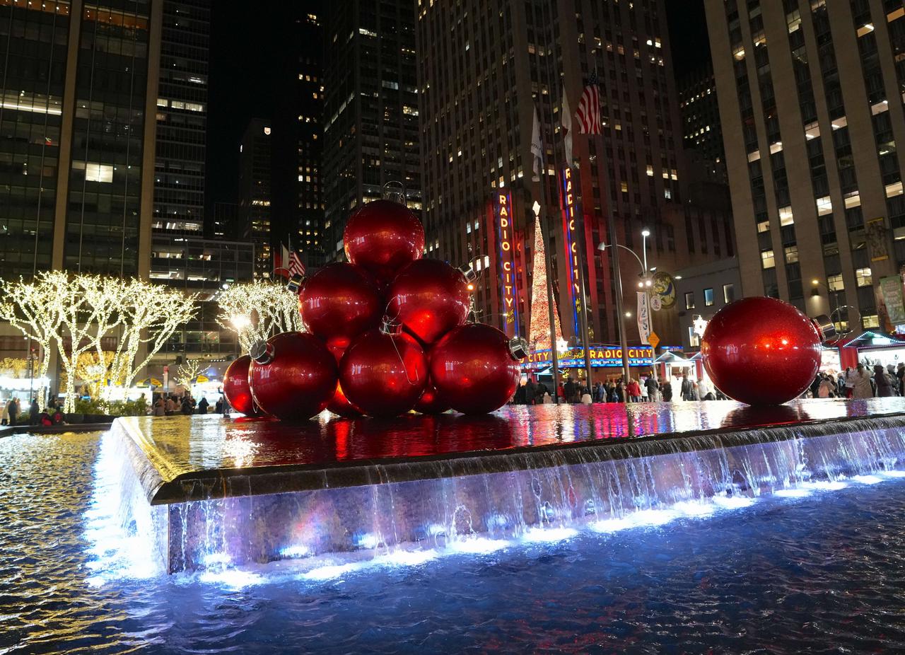 New York'ta yılbaşı heyecanı başladı: Şehrin ışıkları 2026 için yanıyor