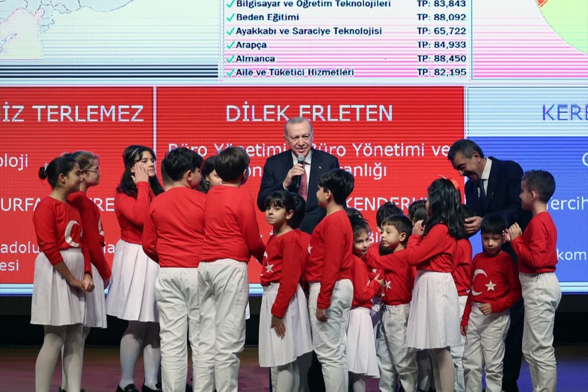 Cumhurbaşkanı Erdoğan: Öğretmenlik kutsal meslektir, 15 bin öğretmen ataması yapılacak