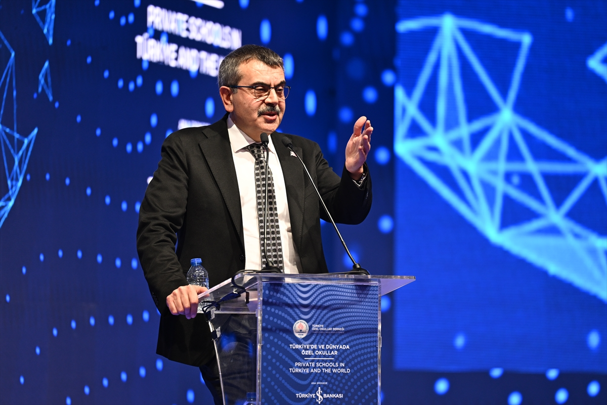 Özel okul öğretmenlerine yeşil pasaport geliyor!