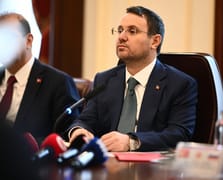 Bakan Gürlek duyurdu! Kimlik doğrulama şartı ve 15 yaş sınırı geliyor