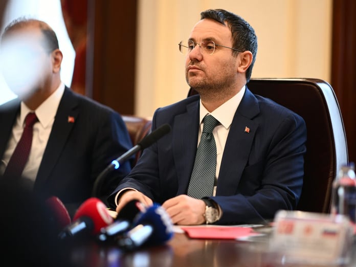 Bakan Gürlek duyurdu! Kimlik doğrulama şartı ve 15 yaş sınırı geliyor