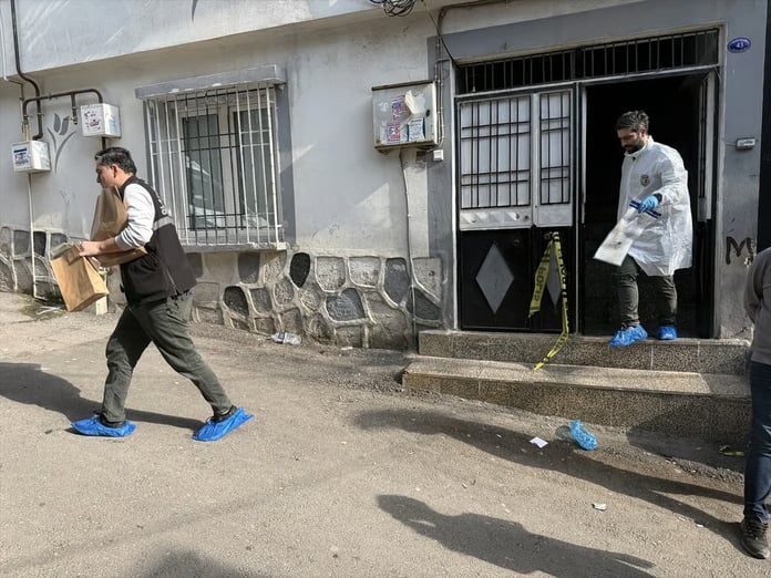 14 yaşındaki kız babasını öldürüp karakola teslim oldu