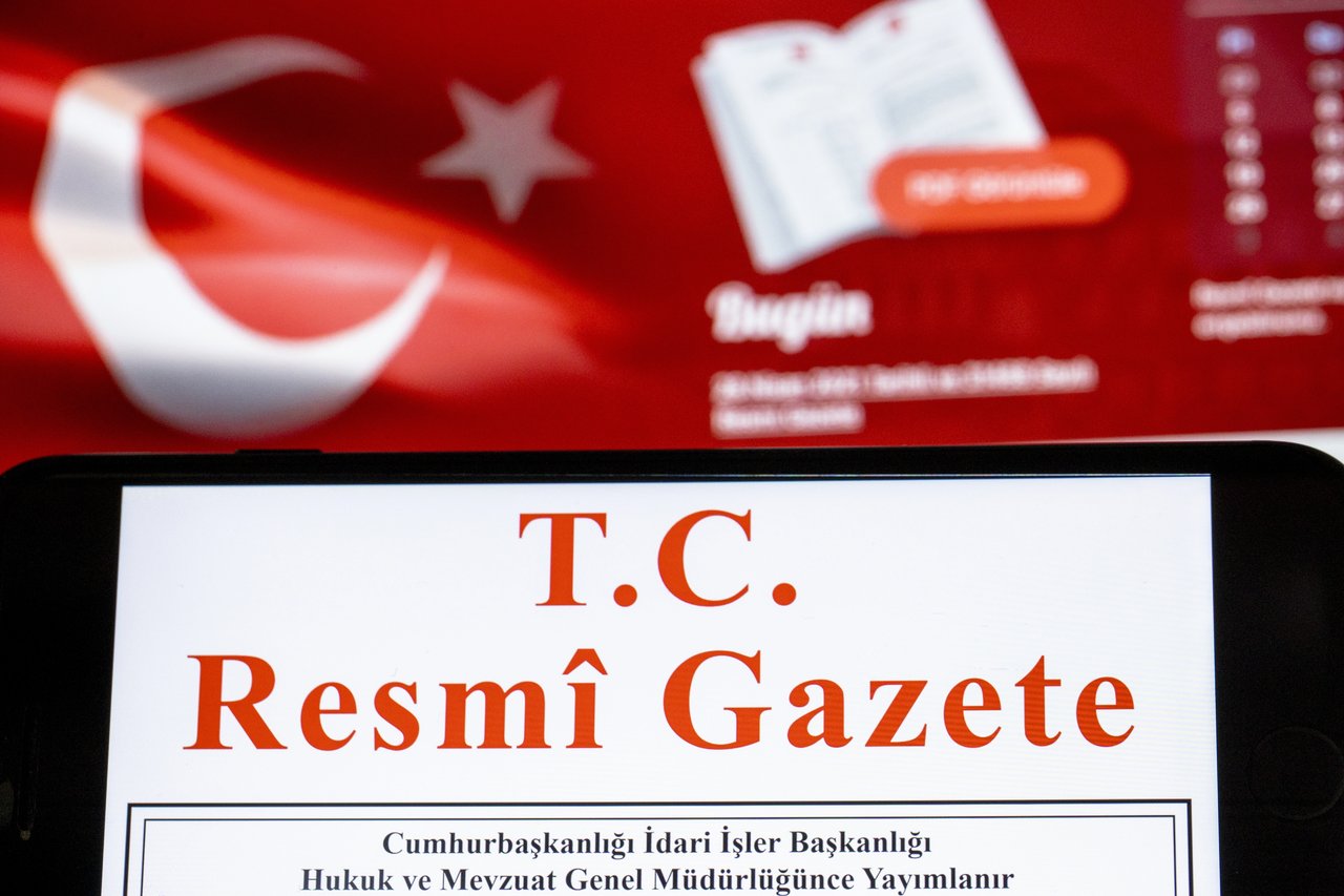 Çok sayıda bürokrat görevden alındı