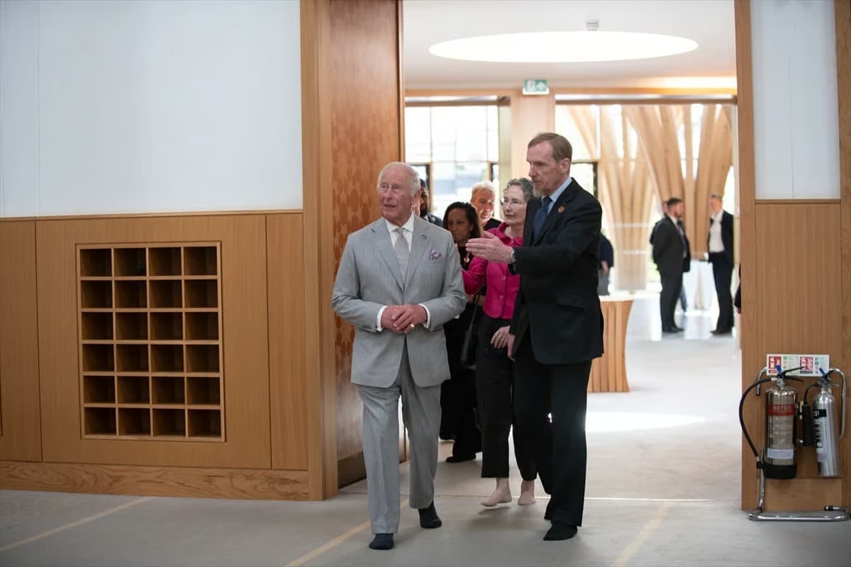 Kral Charles'tan cami ziyareti